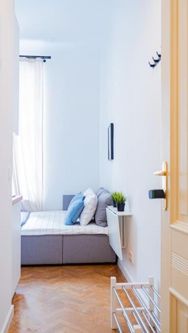 Apartment Mini Kawalerka W Samym Centrum Warszawy Warschau